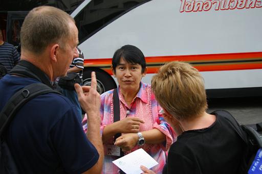 1045 Chiangmai-Bangkok-afscheid Bas en Yee.JPG